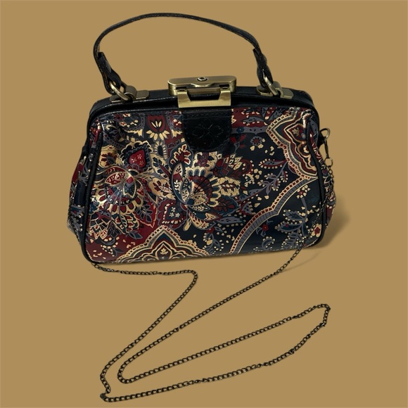 Elegant Black and Red Paisley Handbag - Picture 11 of 16